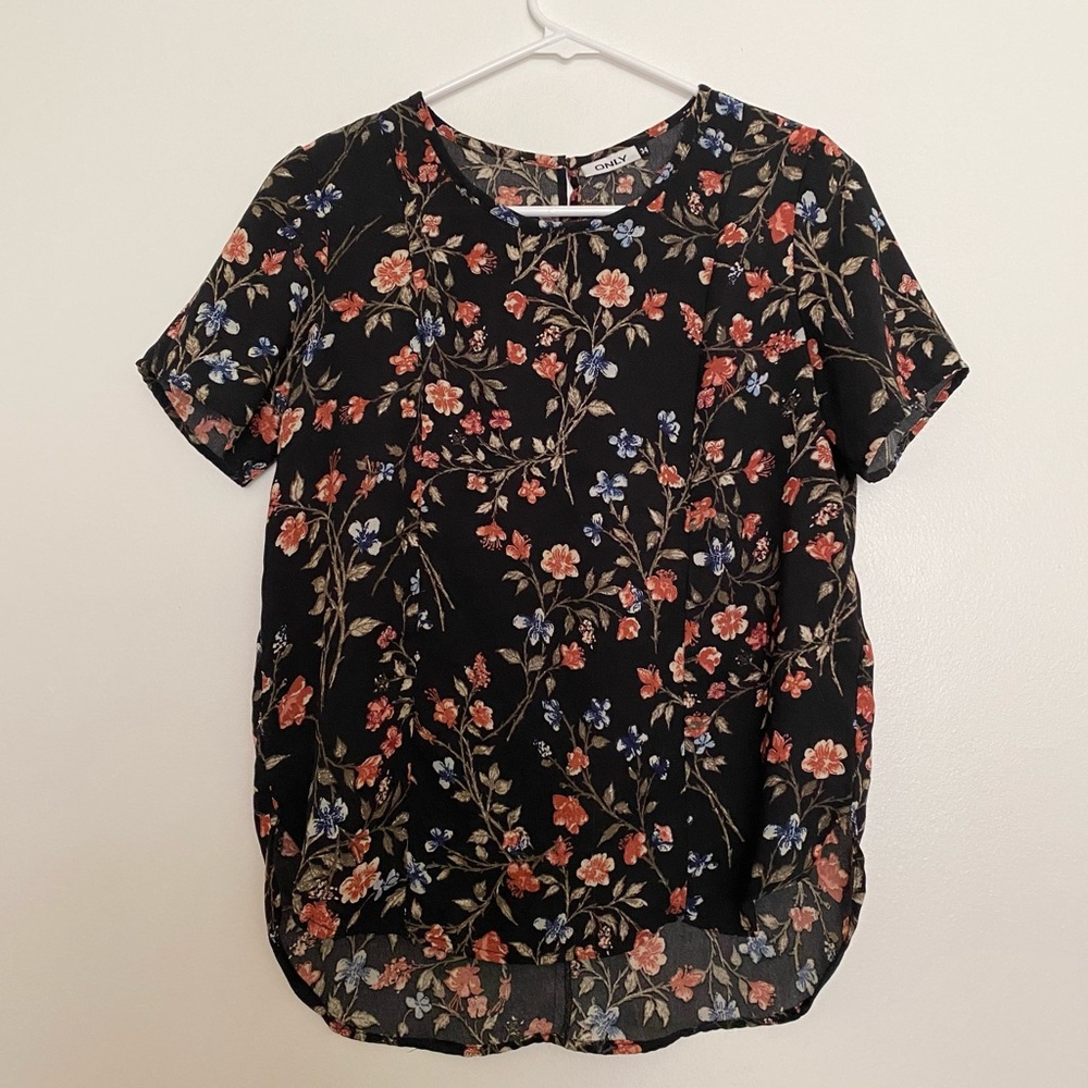 Black floral top!